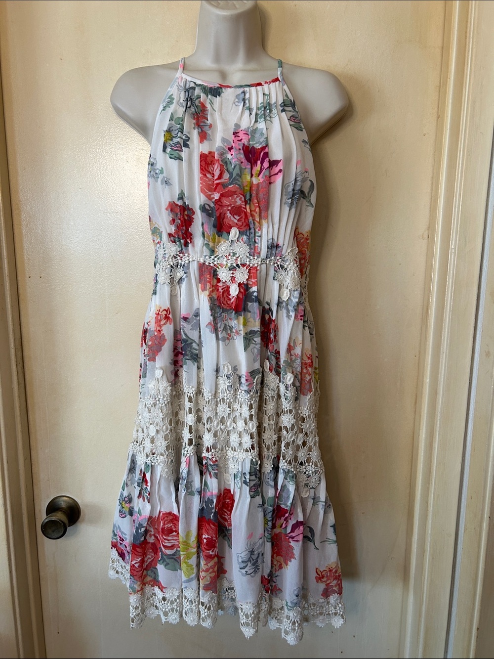 Anthropologie Ranna Gill Kalila Floral Dress with Red and Pink Blooms size M